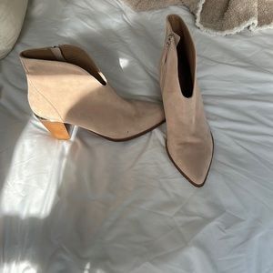 Soft pink heeled boot